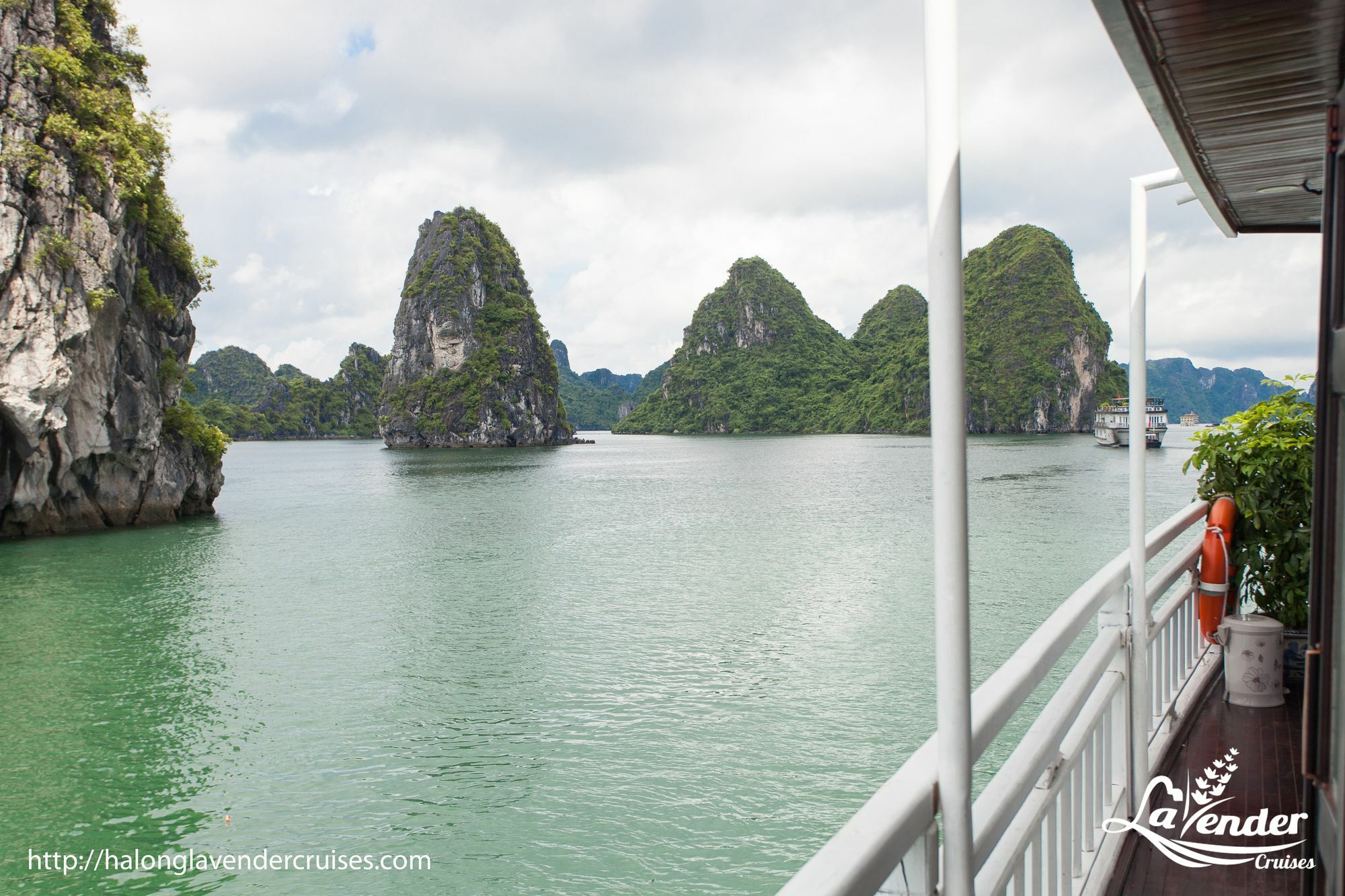 Отель Halong Lavender Cruises Халонг Экстерьер фото